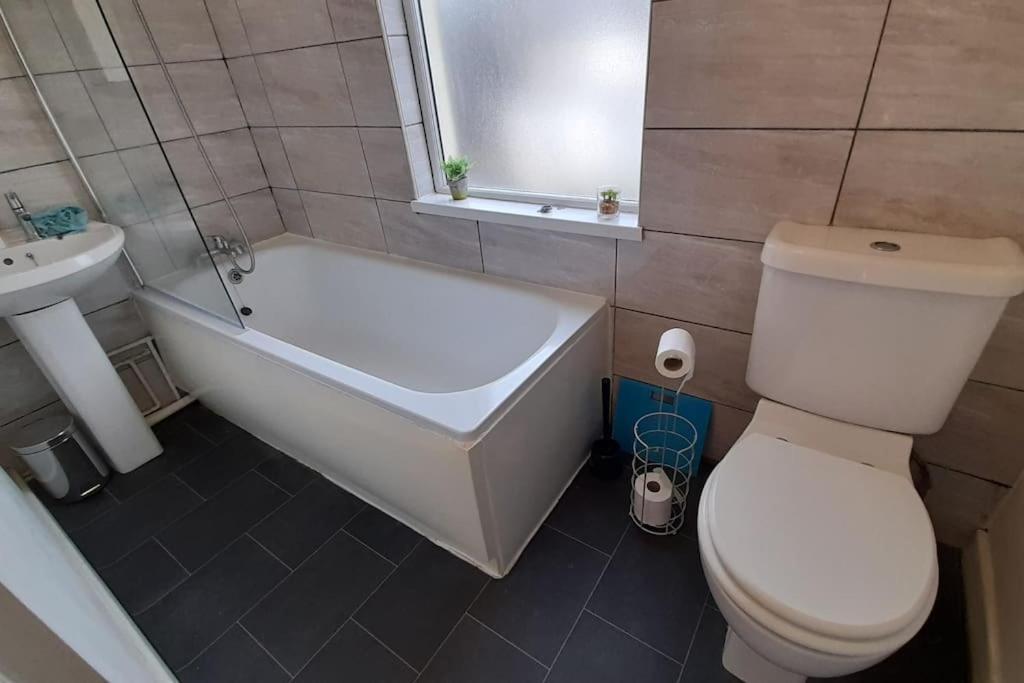 Spacious 4 Bedroom, Free Netflix, Central Location Cardiff Eksteriør billede