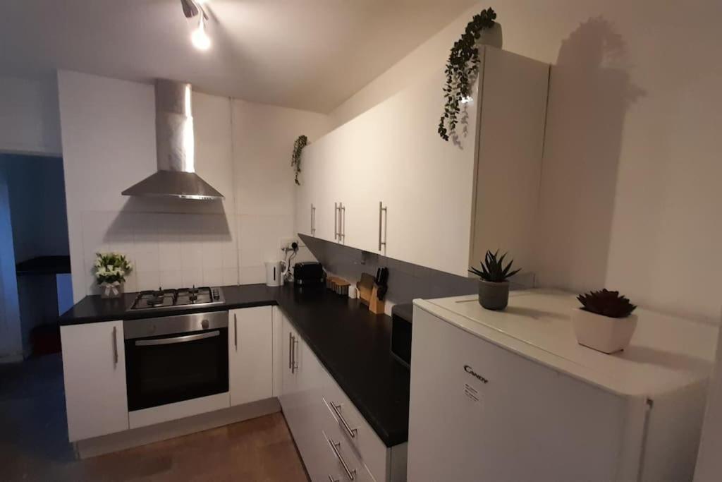 Spacious 4 Bedroom, Free Netflix, Central Location Cardiff Eksteriør billede