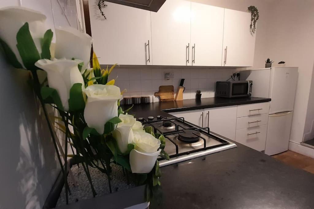 Spacious 4 Bedroom, Free Netflix, Central Location Cardiff Eksteriør billede