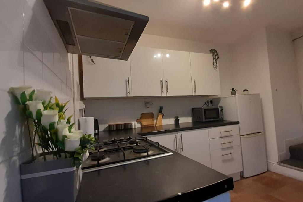 Spacious 4 Bedroom, Free Netflix, Central Location Cardiff Eksteriør billede